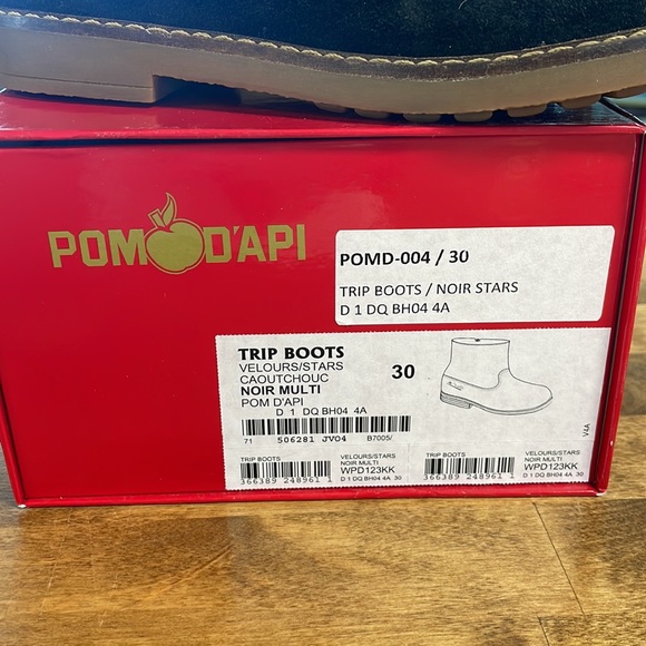 Child’s Pom D’Api suede trip boots with metallic stars. - Picture 4 of 5